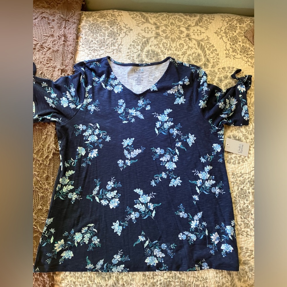 Croft and Barrow V-Neck T-shirt XXL tie Sleeves